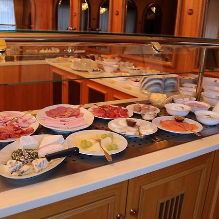 Zum Kranz Garni Hotel บัด ริพโพลด์สเอา ภายนอก รูปภาพ